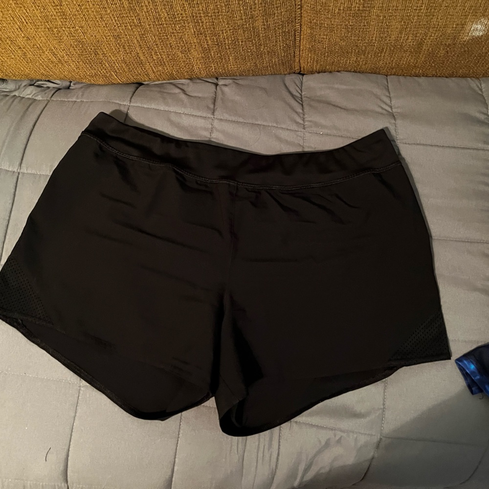 Women’s black reebok speed wick shorts size medium